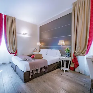 Townhouse 33 מלון